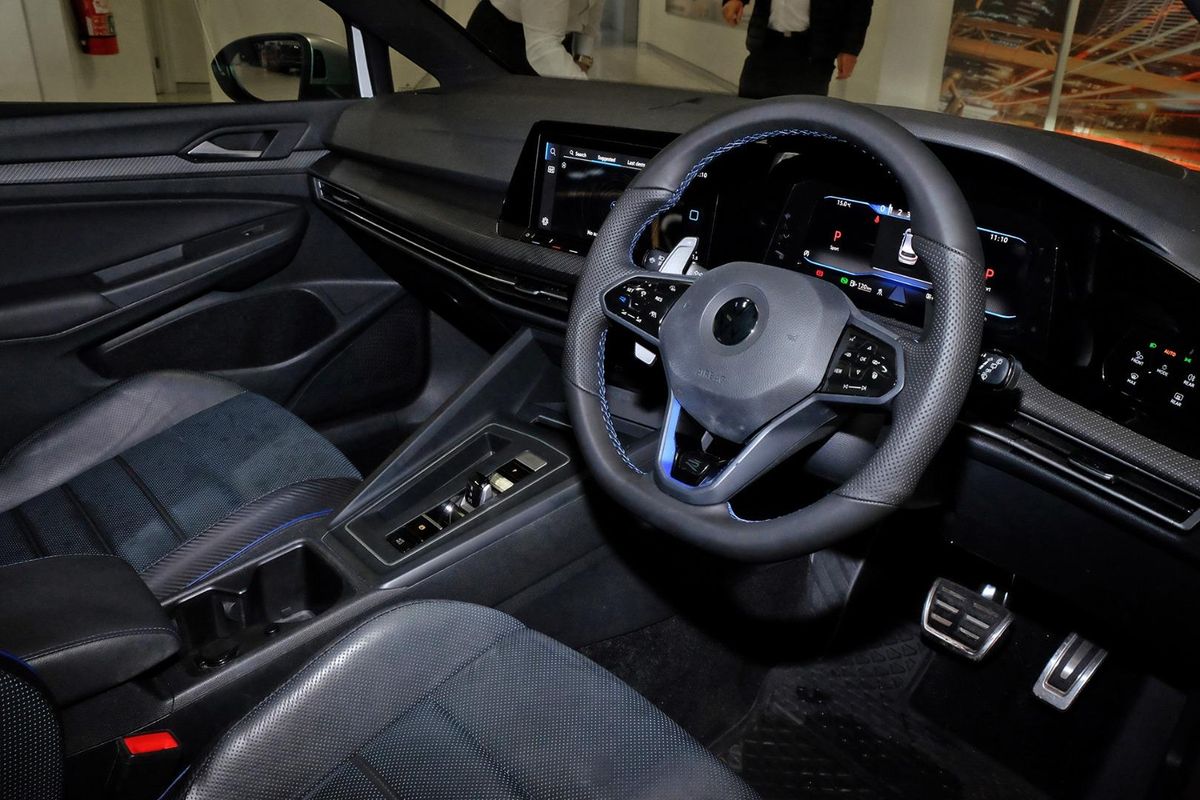 2022 Volkswagen Golf R 8 image 7