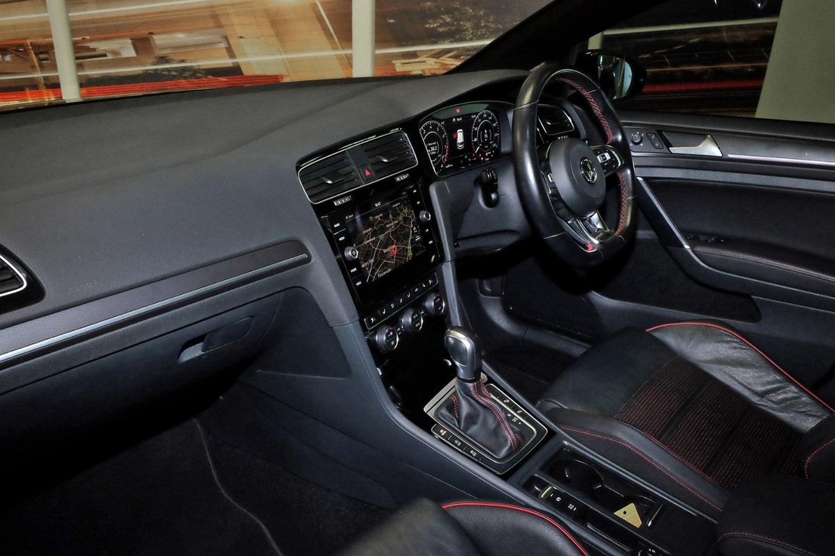 2020 Volkswagen Golf GTI 7.5 image 9