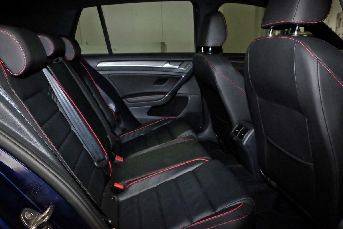 2020 Volkswagen Golf GTI 7.5 image 10