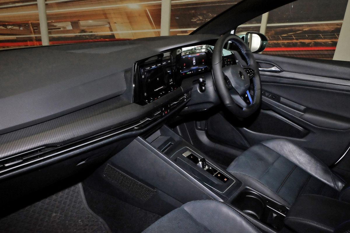 2022 Volkswagen Golf R 8 image 9