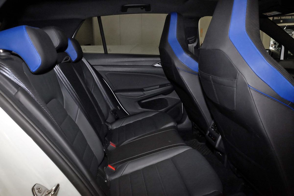 2022 Volkswagen Golf R 8 image 10