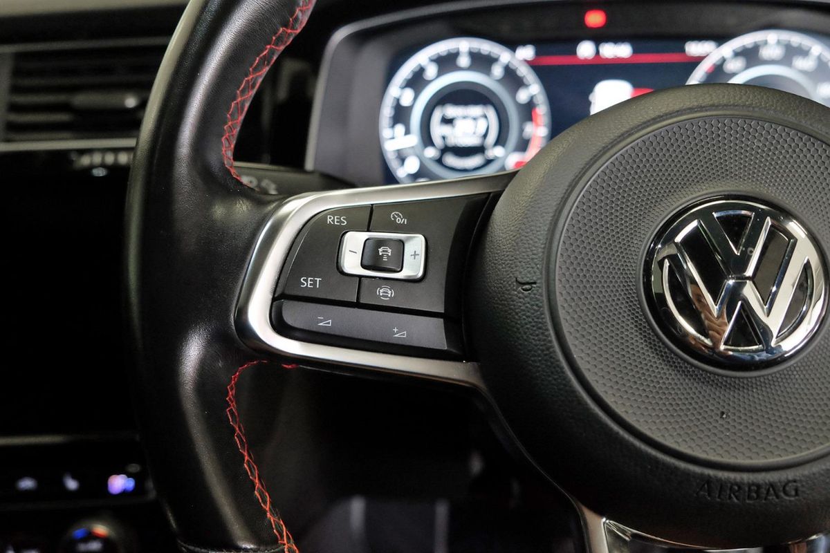 2020 Volkswagen Golf GTI 7.5 image 15