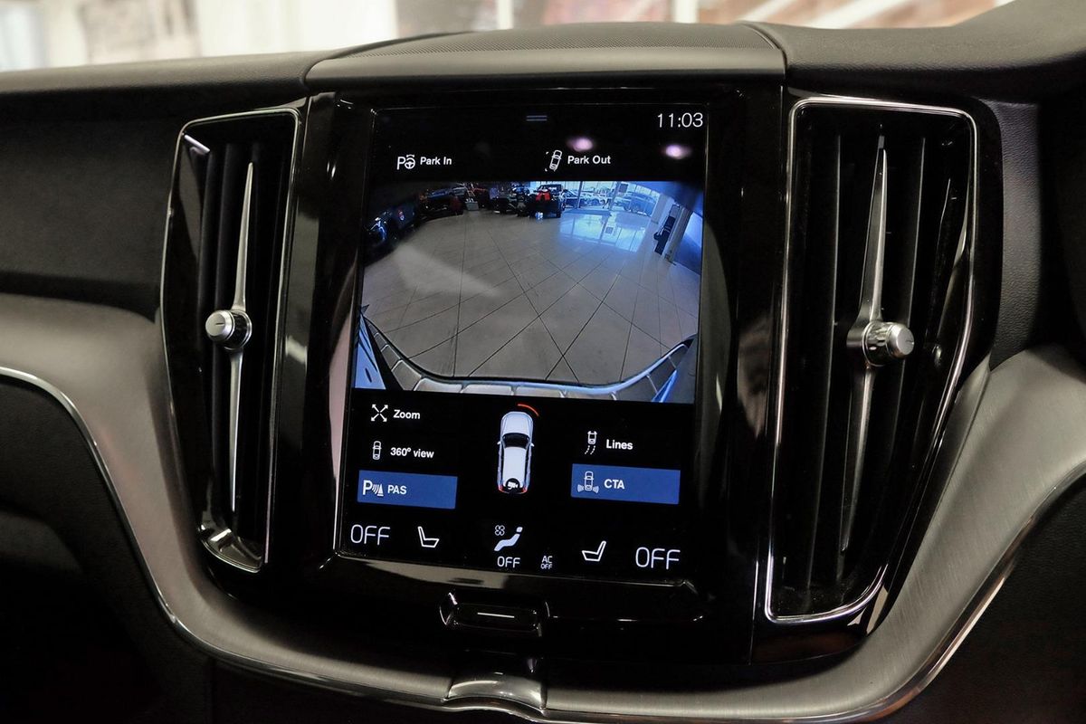 2020 Volvo XC60 T5 Momentum image 14