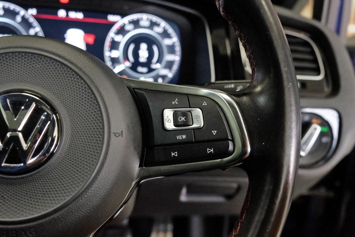 2020 Volkswagen Golf GTI 7.5 image 16