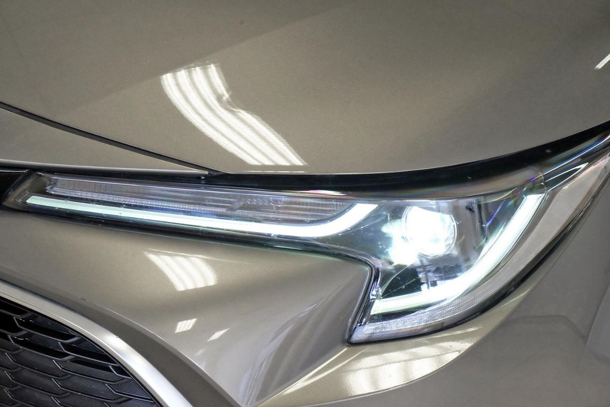 2019 Toyota Corolla ZR Hybrid ZWE211R image 18