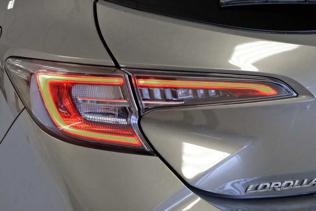 2019 Toyota Corolla ZR Hybrid ZWE211R image 20