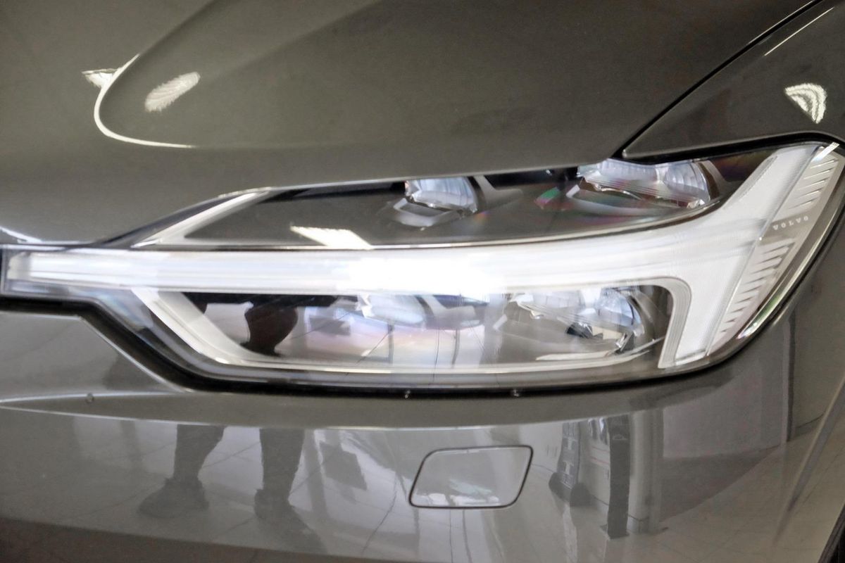 2020 Volvo XC60 T5 Momentum image 19