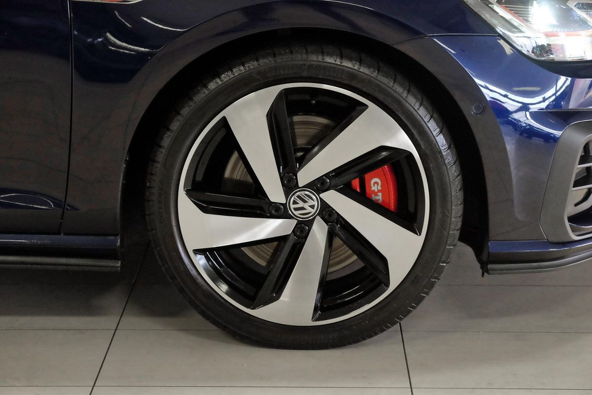 2020 Volkswagen Golf GTI 7.5 image 20