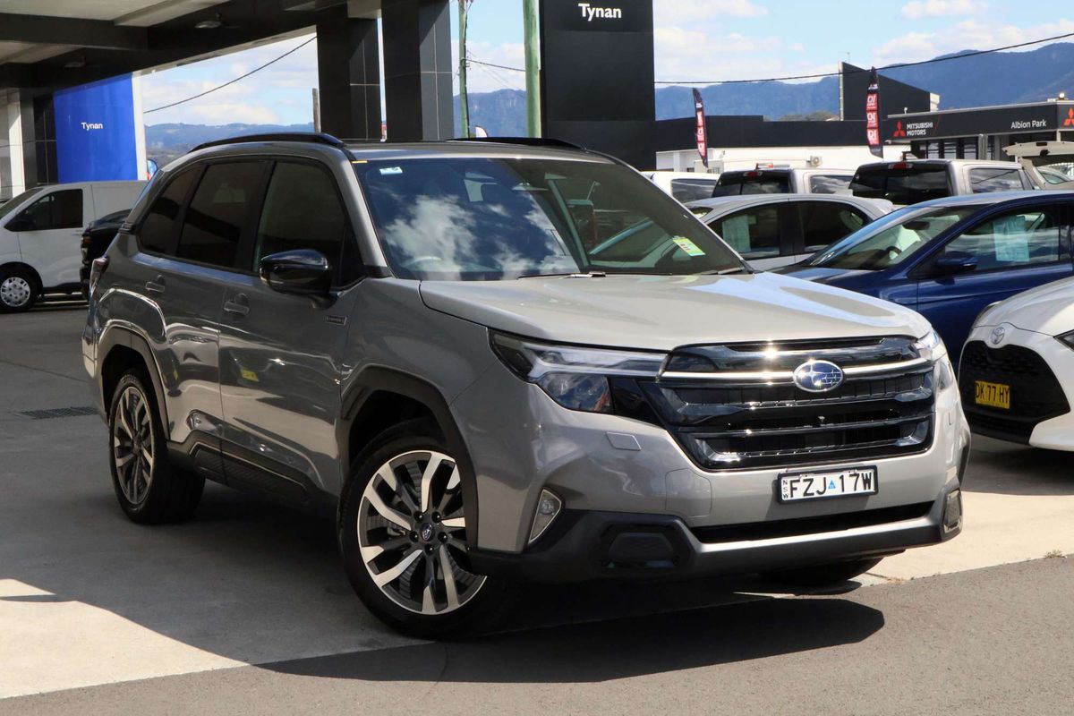 2025 Subaru Forester Hybrid Touring S6