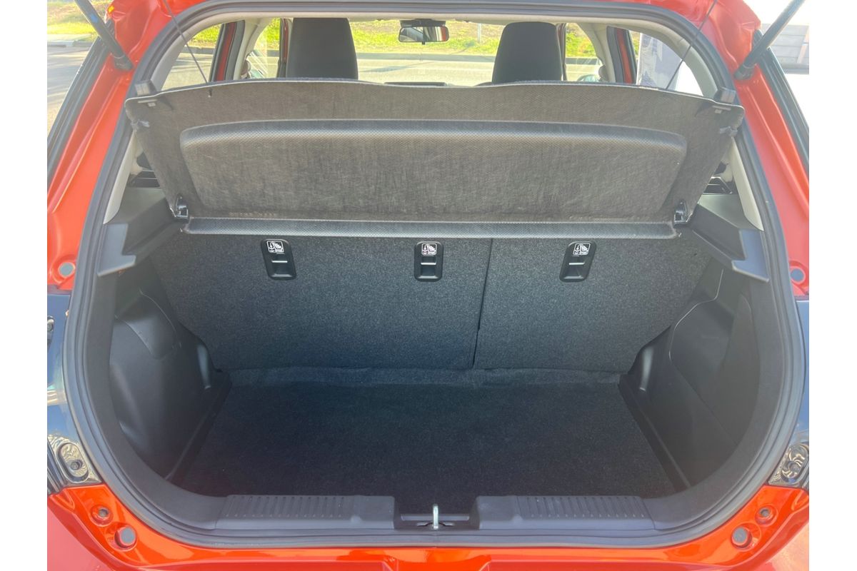 2025 Suzuki Swift Hybrid UZ image 6