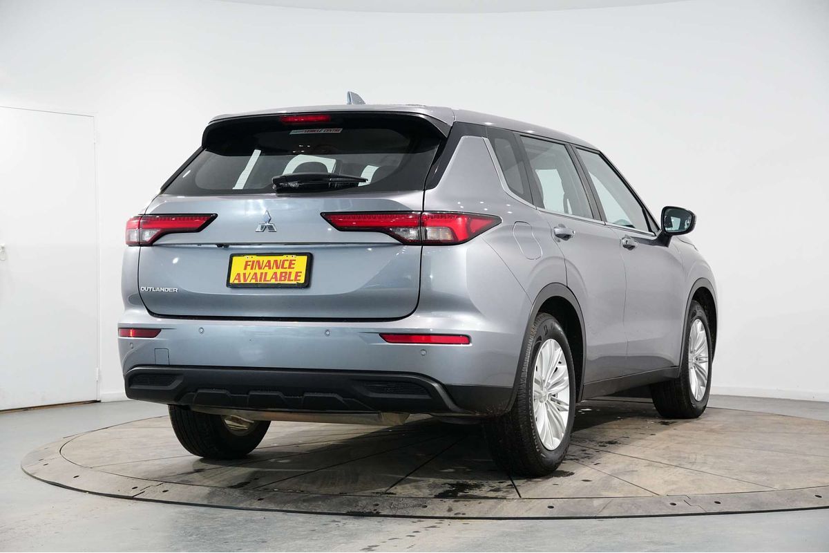 2022 Mitsubishi Outlander ES ZM