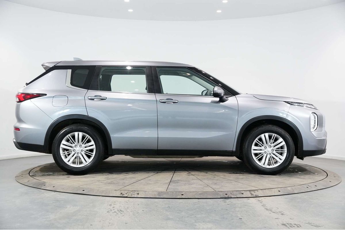 2022 Mitsubishi Outlander ES ZM