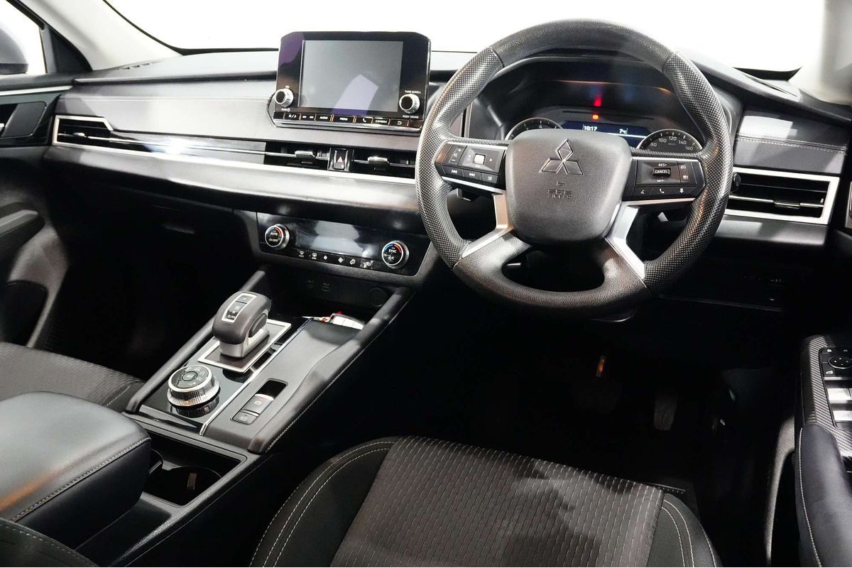 2022 Mitsubishi Outlander ES ZM