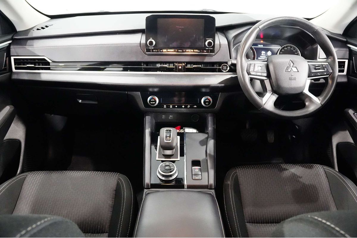 2022 Mitsubishi Outlander ES ZM