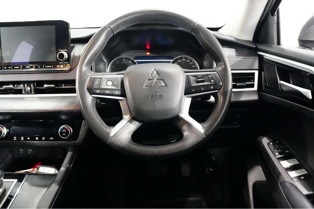 2022 Mitsubishi Outlander ES ZM