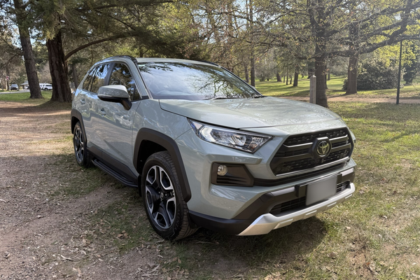 2020 Toyota RAV4 Edge AXAA54R