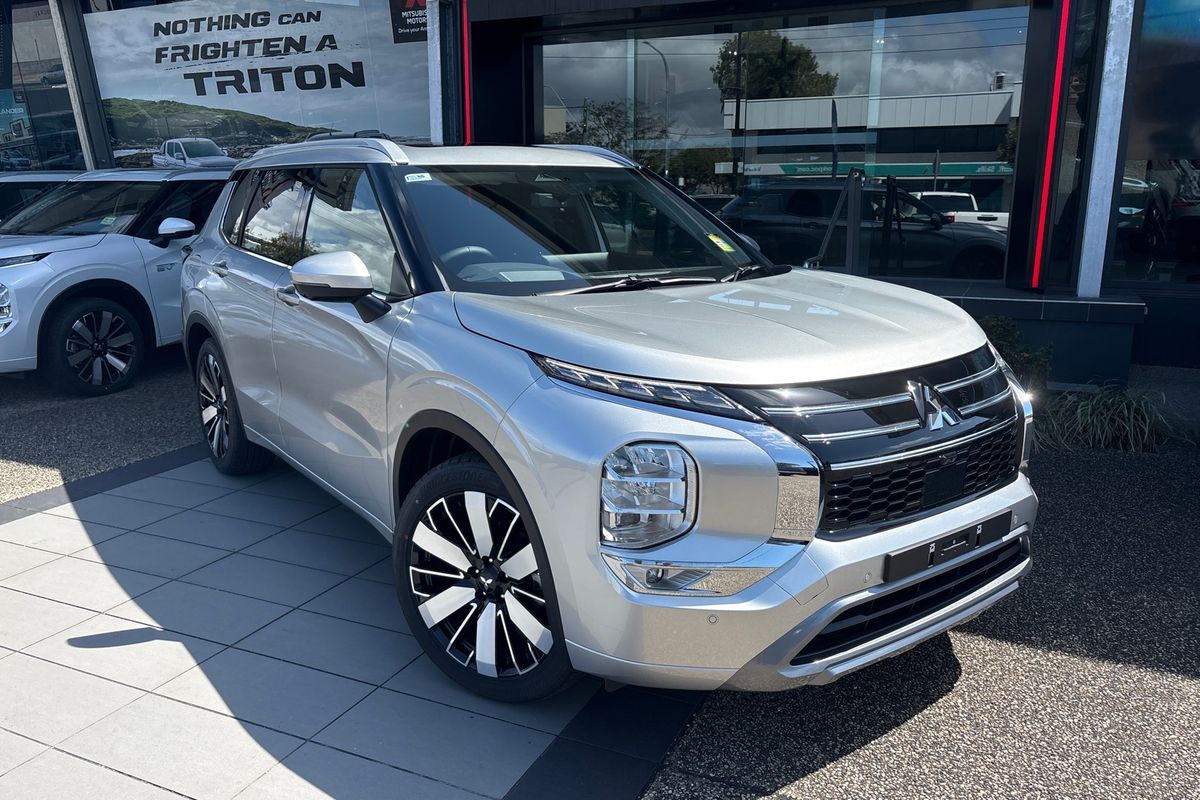 2025 Mitsubishi Outlander Exceed ZM
