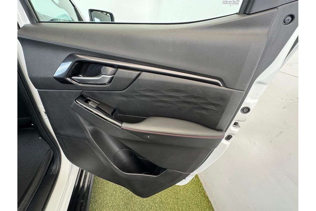 2024 Isuzu D-MAX X-TERRAIN 4X4 image 12