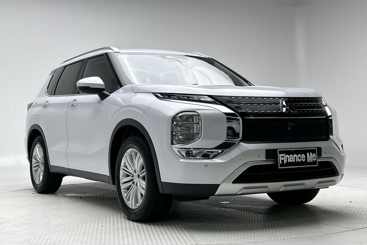 2024 Mitsubishi Outlander LS ZM
