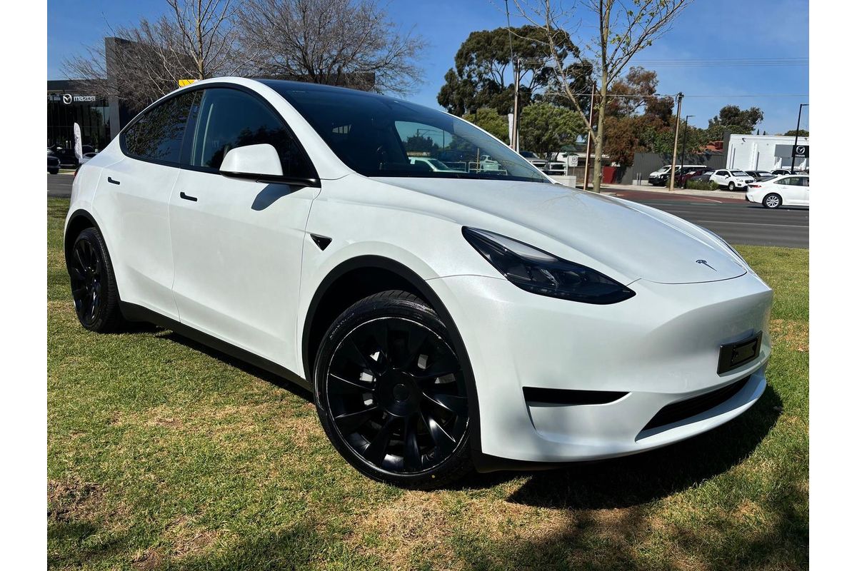 2024 Tesla Model Y Rear-Wheel Drive