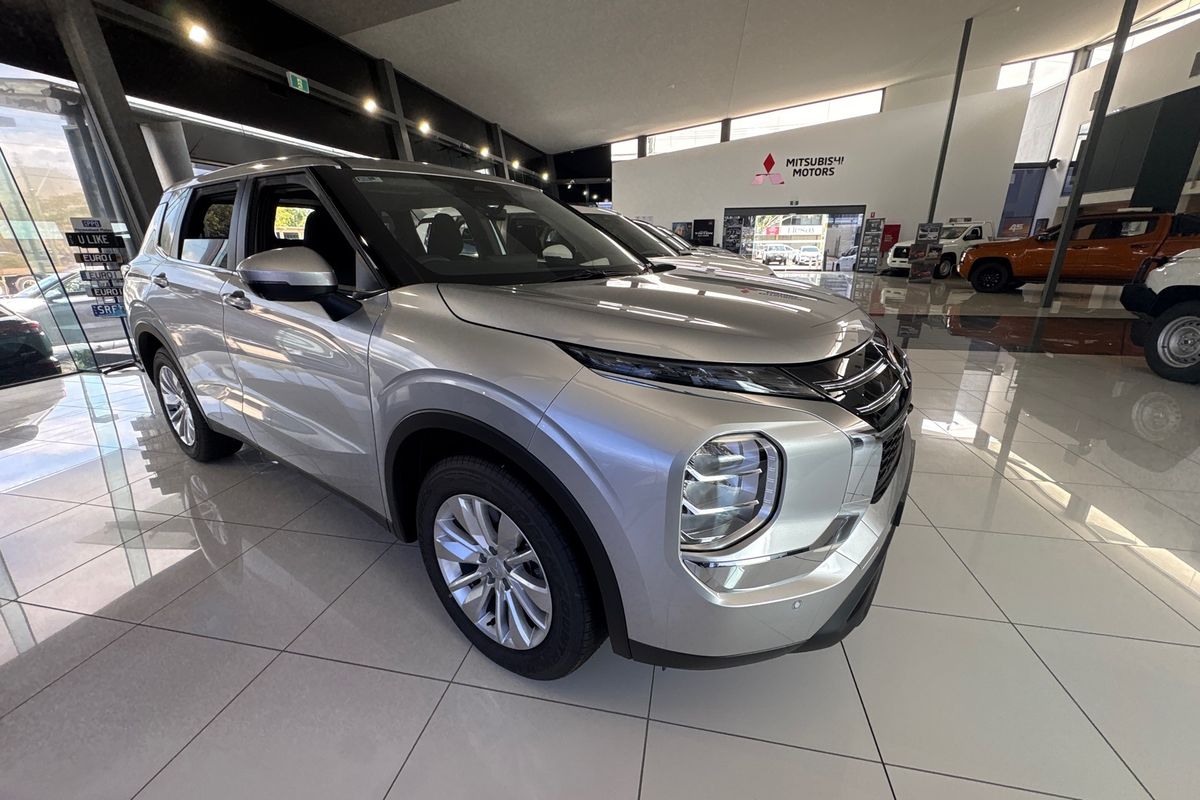 2026 Mitsubishi Outlander ES ZM