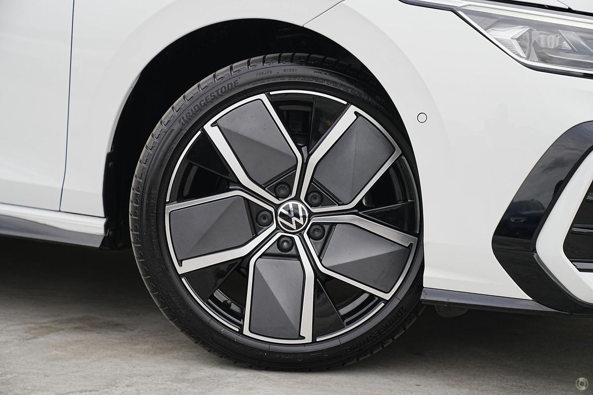 2025 Volkswagen Golf 110TSI R-Line 8.5