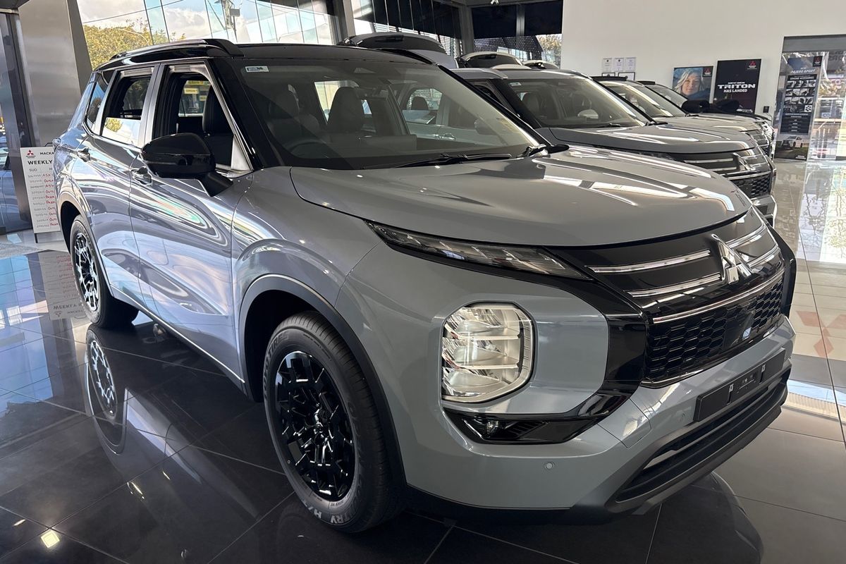 2025 Mitsubishi Outlander LS ZM