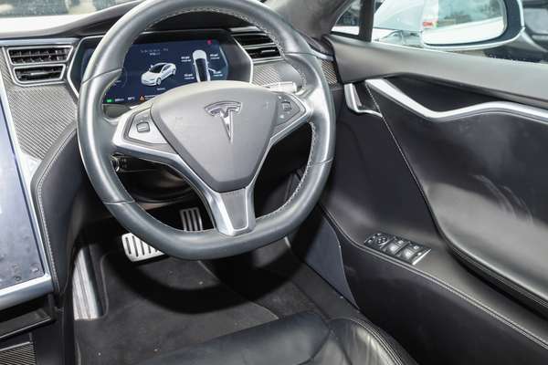 2017 Tesla Model S 75D thumb-17