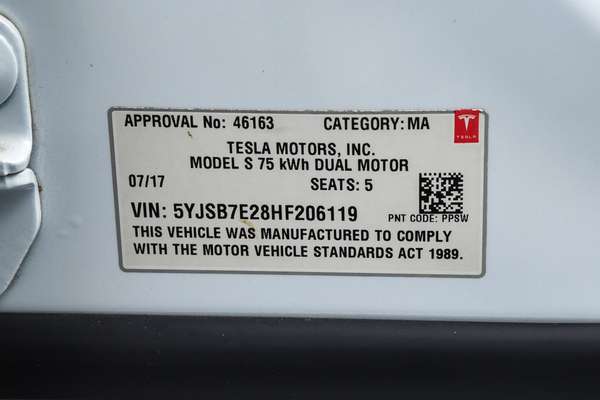 2017 Tesla Model S 75D thumb-21