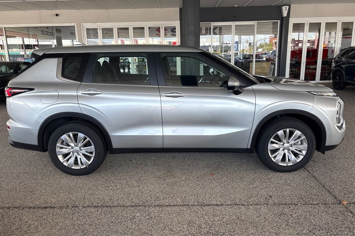 2025 Mitsubishi Outlander ES ZM