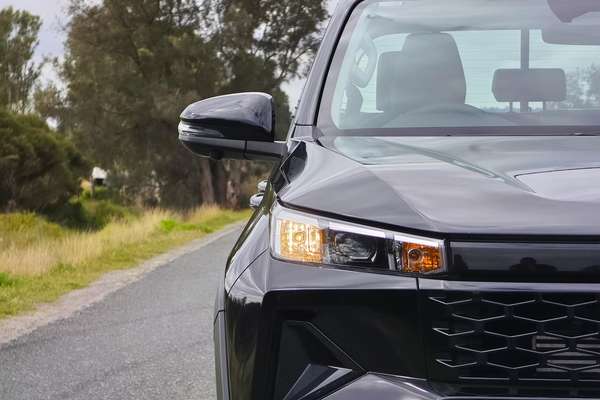 2025 Toyota Hilux SR 48V GUN227R 4X4