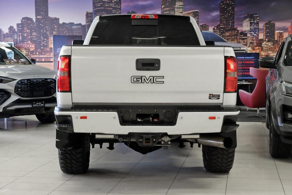 2016 GMC Sierra 2500HD Denali 4X4 image 5