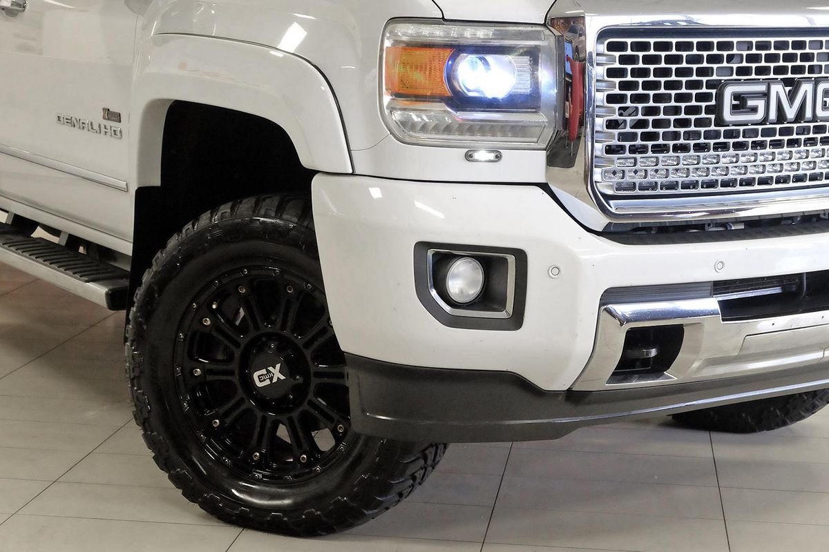 2016 GMC Sierra 2500HD Denali 4X4 image 8