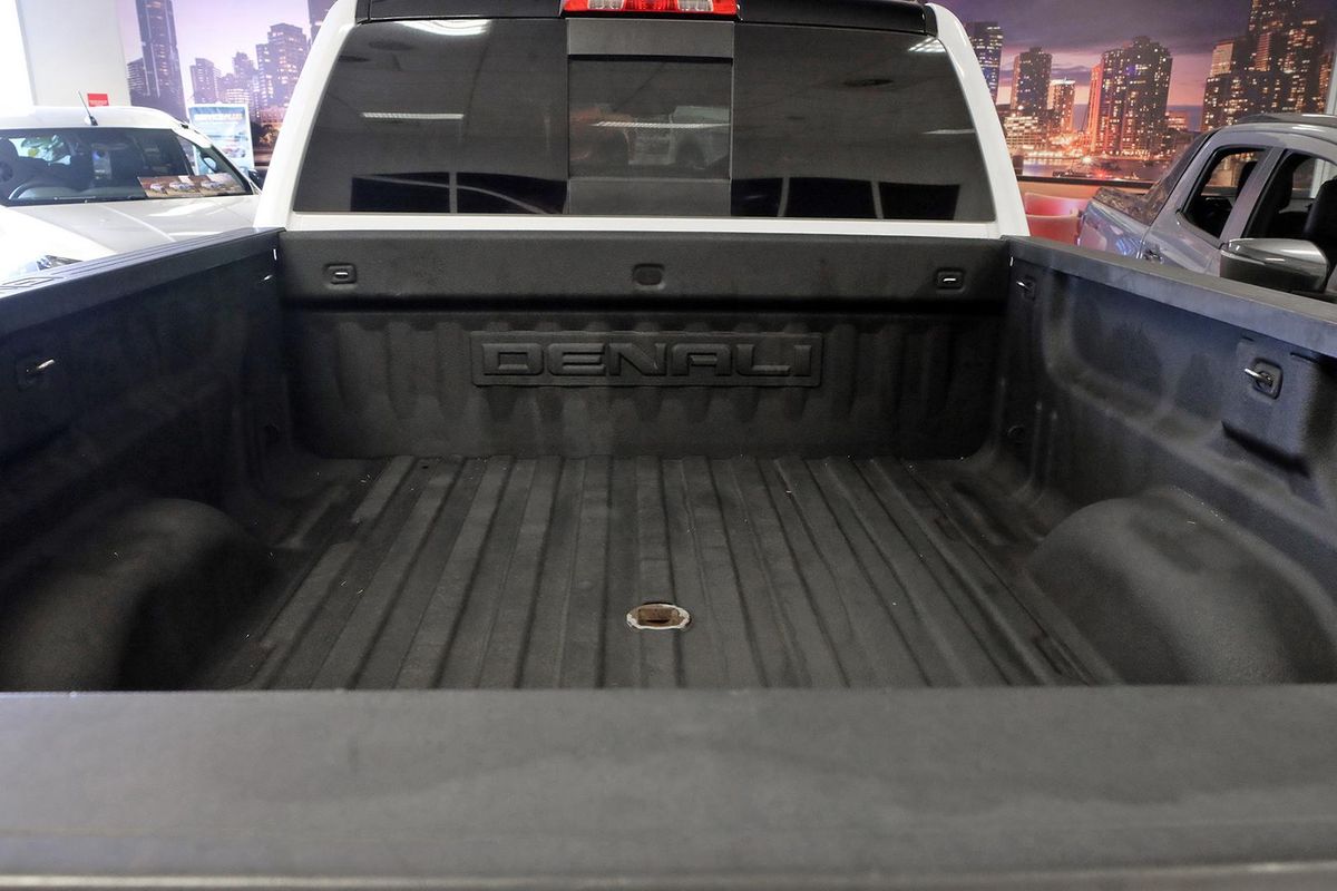 2016 GMC Sierra 2500HD Denali 4X4 image 13
