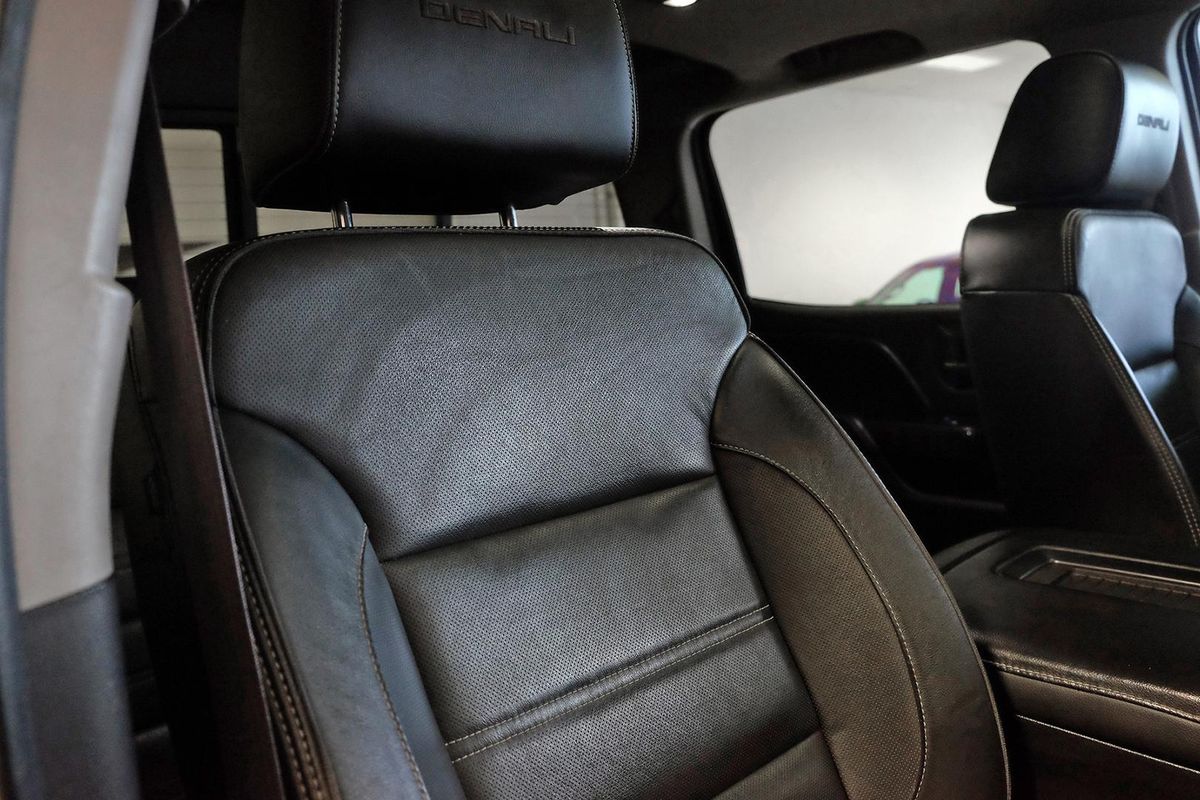 2016 GMC Sierra 2500HD Denali 4X4 image 15