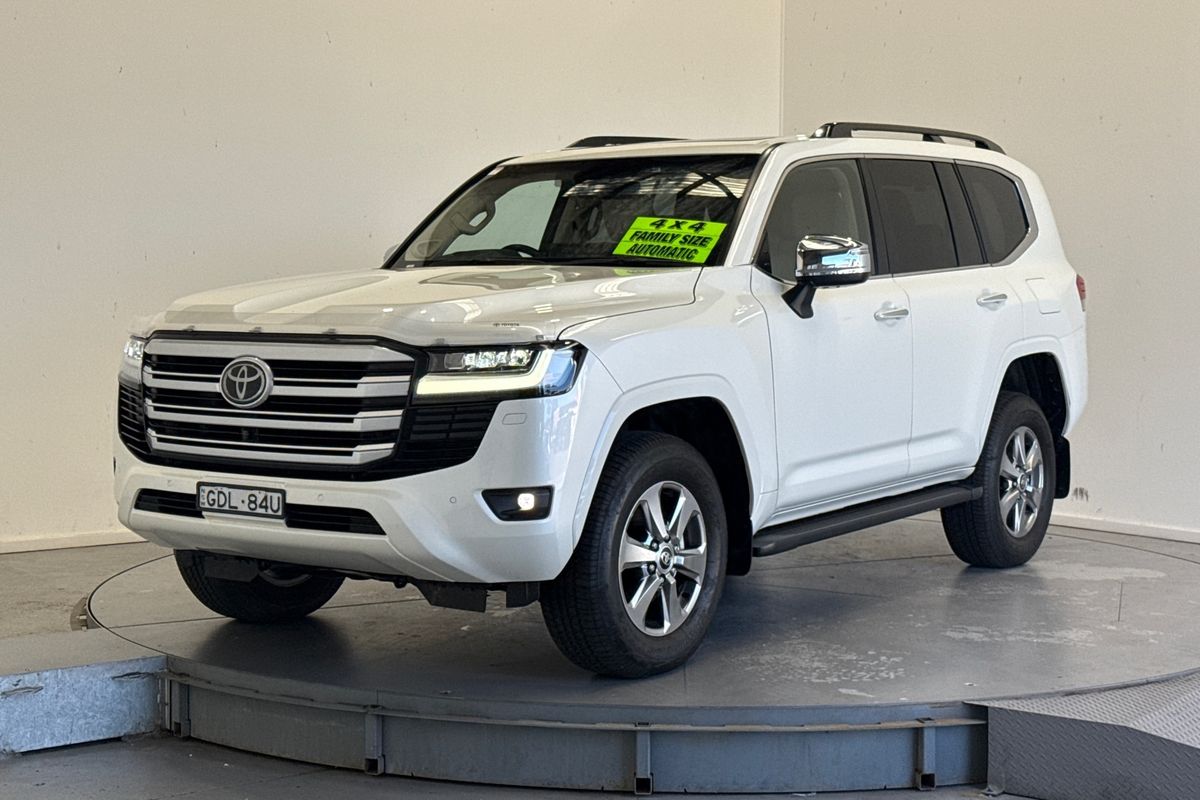 2022 Toyota Landcruiser Sahara FJA300R