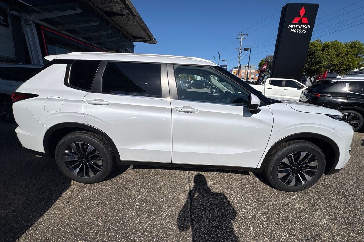 2026 Mitsubishi Outlander LS ZM