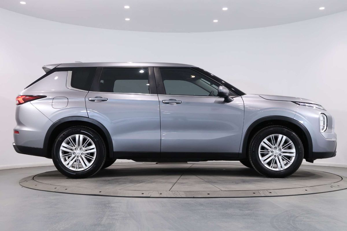 2023 Mitsubishi Outlander ES ZM