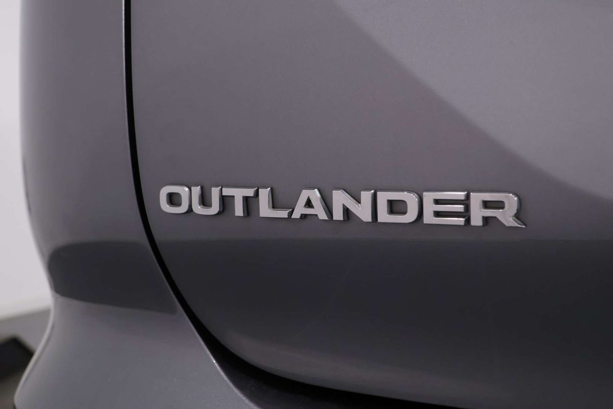 2023 Mitsubishi Outlander ES ZM