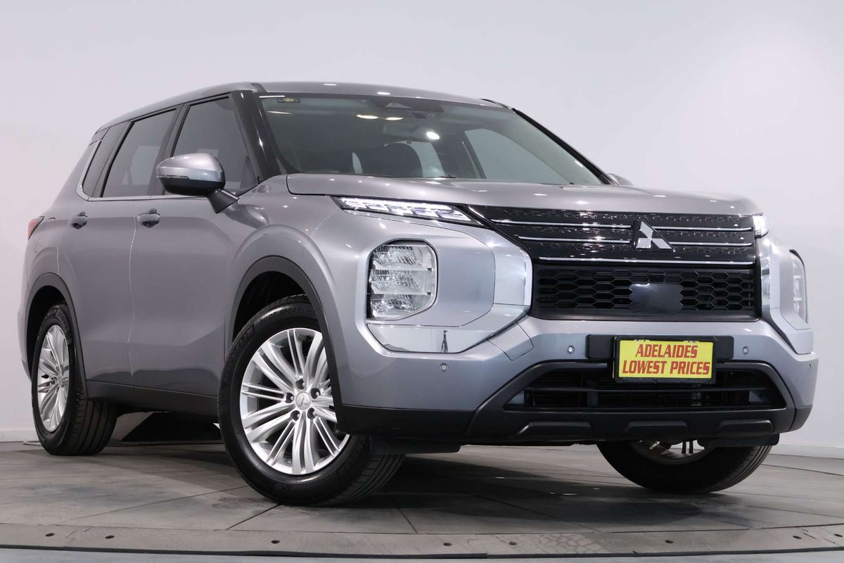 2023 Mitsubishi Outlander ES ZM