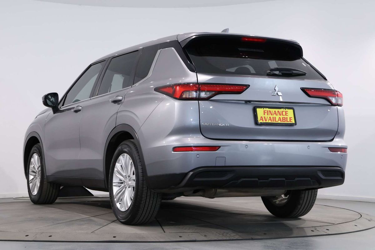2023 Mitsubishi Outlander ES ZM
