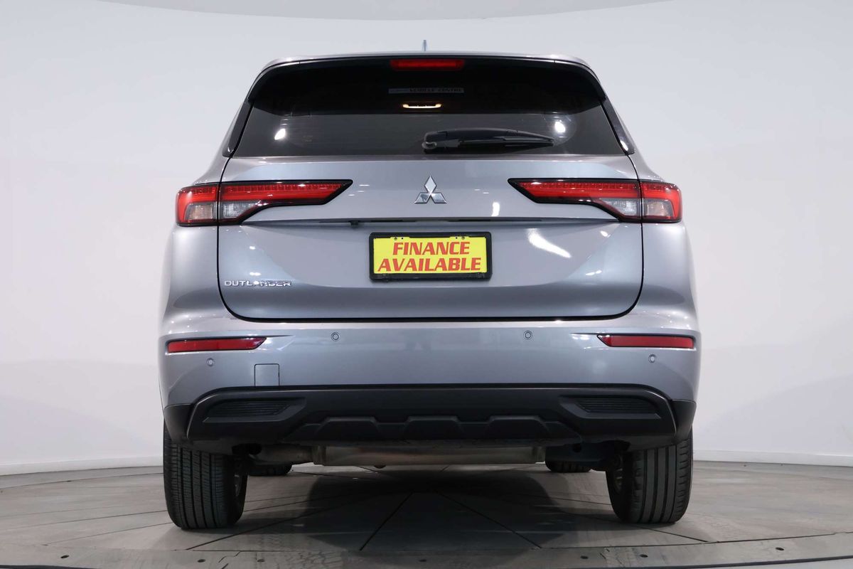 2023 Mitsubishi Outlander ES ZM