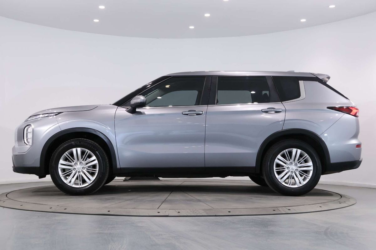 2023 Mitsubishi Outlander ES ZM