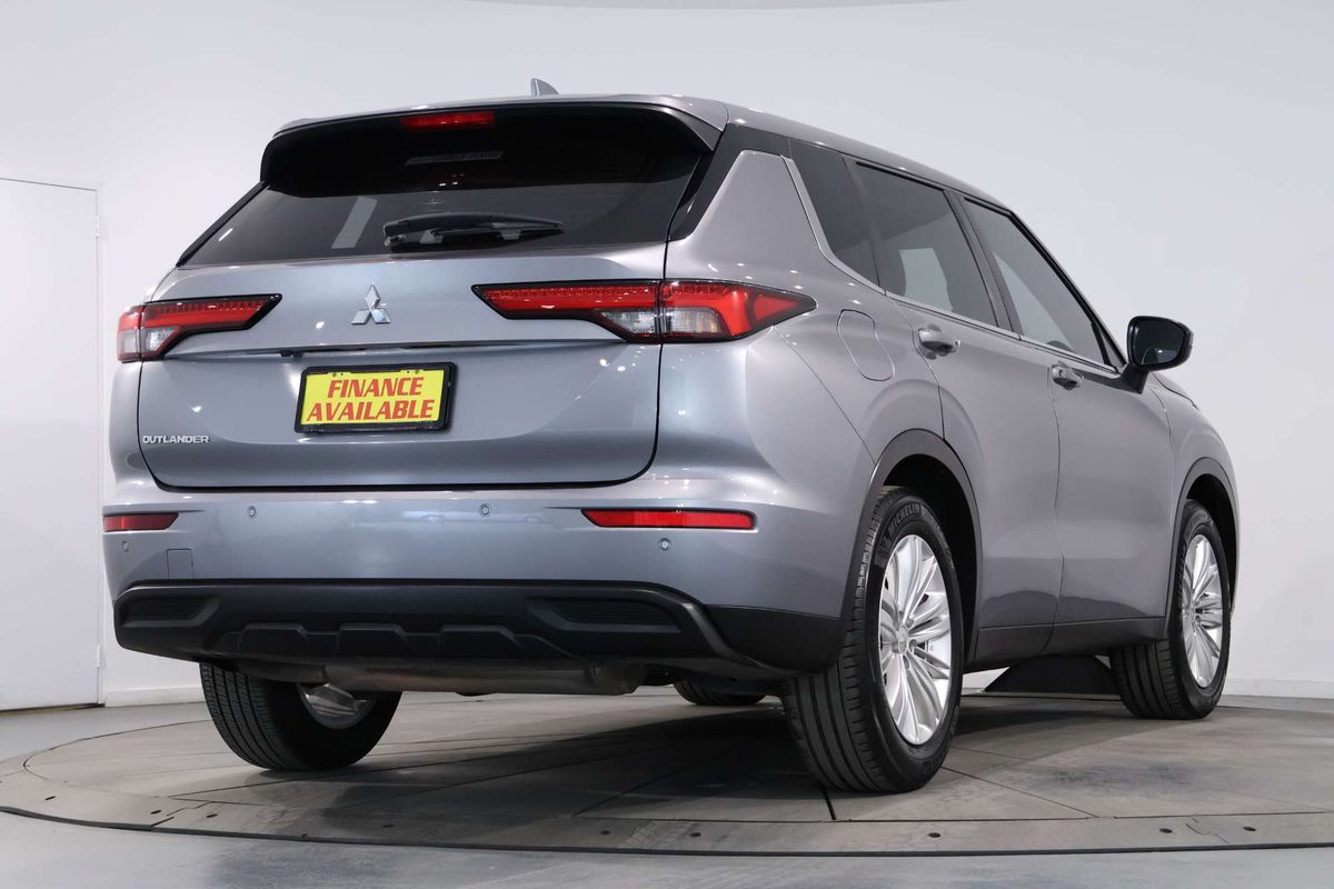 2023 Mitsubishi Outlander ES ZM