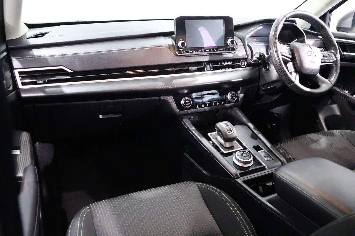 2023 Mitsubishi Outlander ES ZM