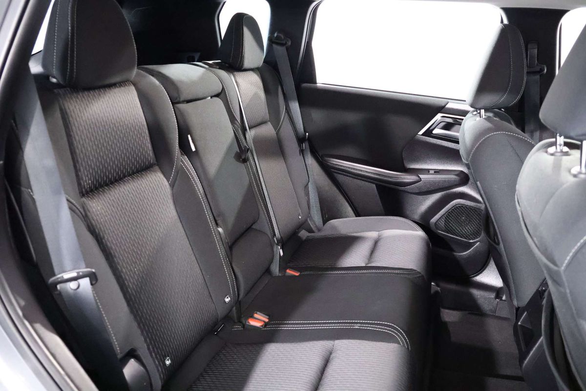2023 Mitsubishi Outlander ES ZM
