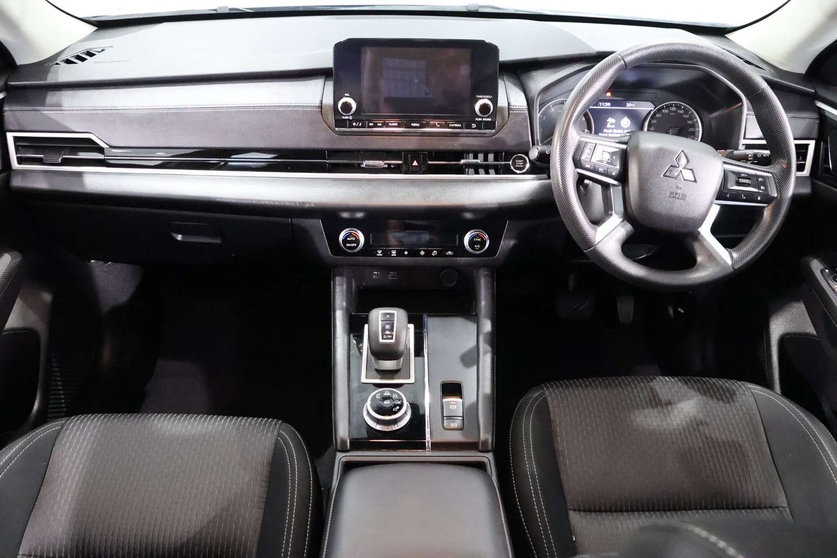 2023 Mitsubishi Outlander ES ZM