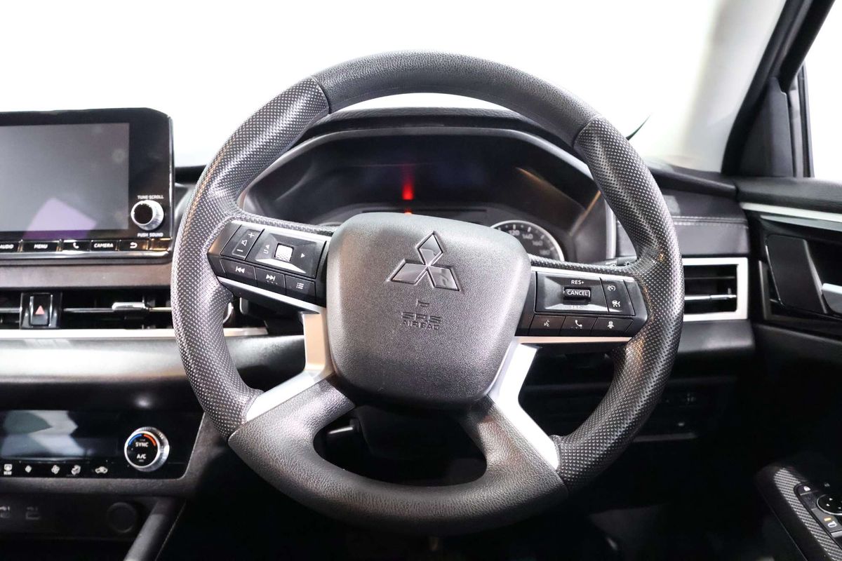 2023 Mitsubishi Outlander ES ZM