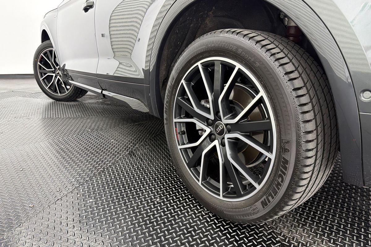 2022 Audi Q5 45 TFSI S line FY