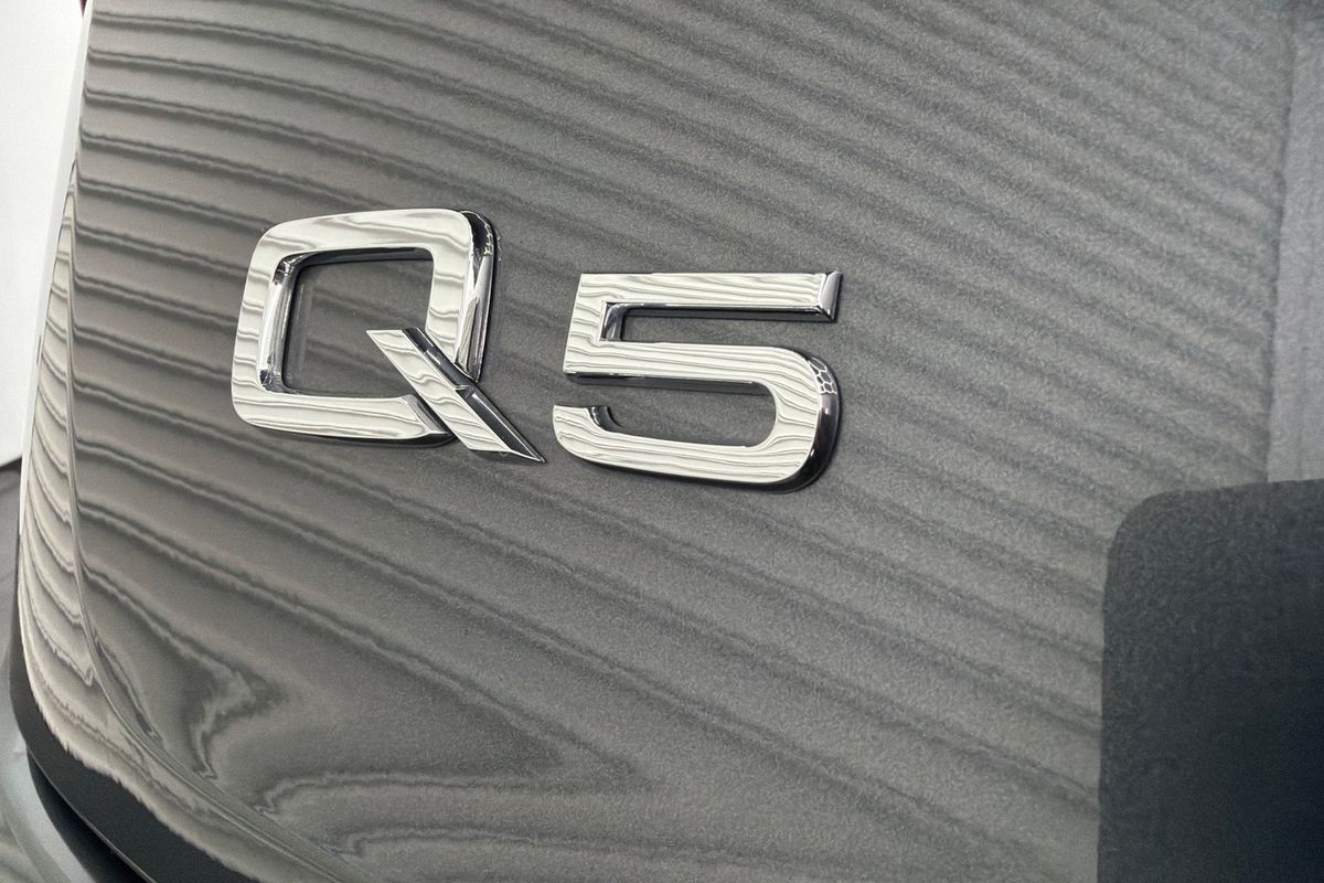 2022 Audi Q5 45 TFSI S line FY